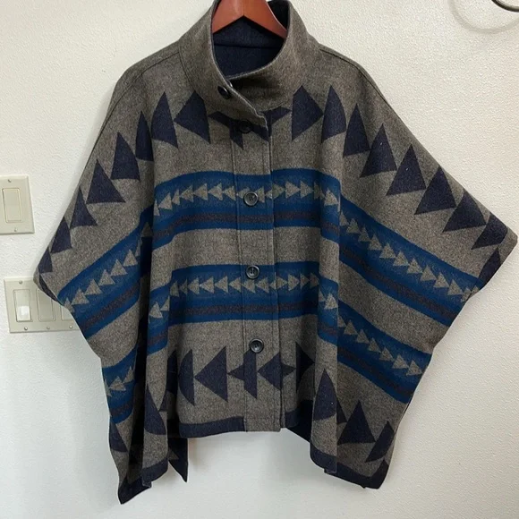 Pendleton Geometric Patterned wool Cape with Button Closure - Picture 3 of 6
